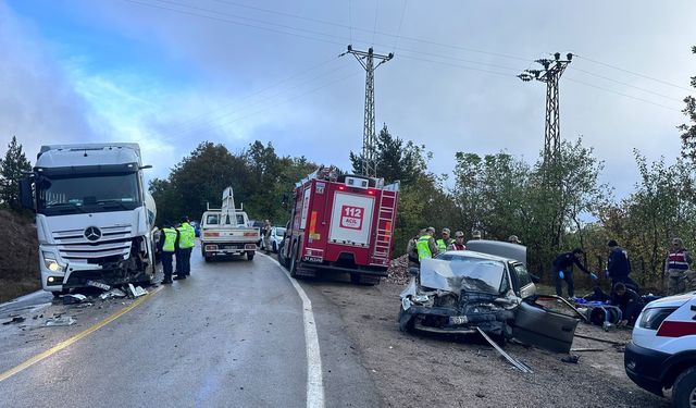 Ordu'da tır ve otomobil çarpıştı: 3 ölü, 3 yaralı