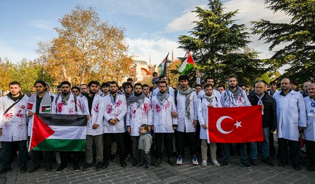 İstanbul'da doktorlardan Gazze için sessiz yürüyüş