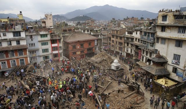 Nepal'de 5,6 büyülüğünde deprem: 128 can kaybı