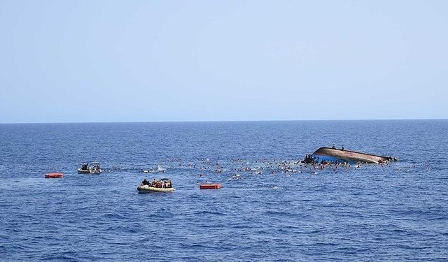 Akdeniz'de bir göçmen teknesinin battı: 8 kişi hayatını yitirdi