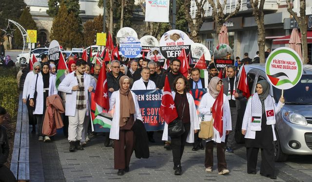 Uşak'ta sağlık çalışanları Filistin için sessiz yürüyüş yaptı