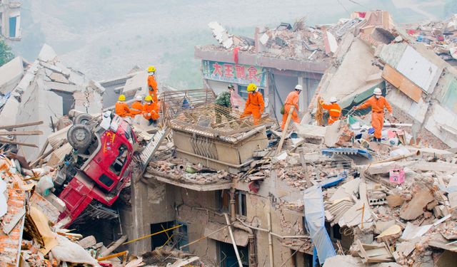 Çin'de 6,2 büyüklüğünde deprem: En az 118 ölü, 220 yaralı