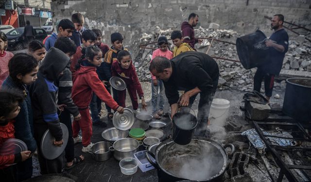 Gazze'de yemek ve su bulunamıyor