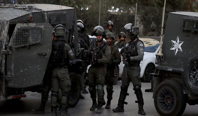 Siyonist İsrail güçleri, Batı Şeria'da pek çok kente baskın düzenledi