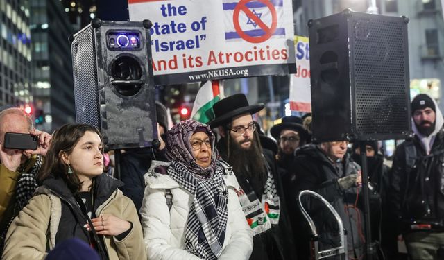 İngiliz Yahudiler, Filistinliler için anma töreni düzenledi