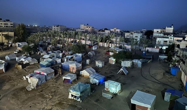 Filistin Kızılayı: Siyonist İsrail sığınmacıların çadırlarını ateşe verdi