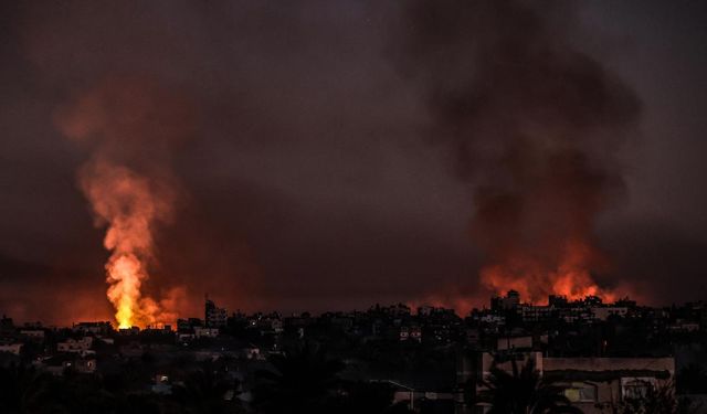 Siyonistler, Gazze'yi gece boyunca bombaladı