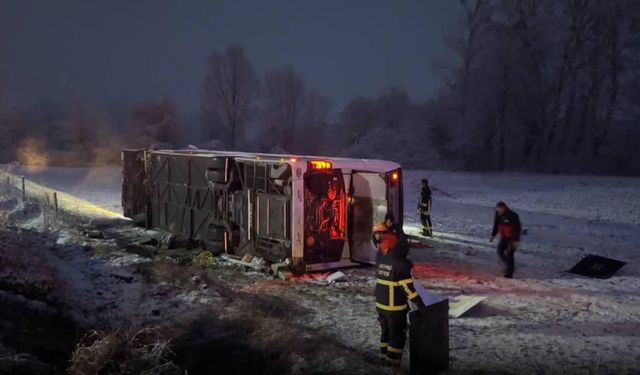 Tekirdağ'da yolcu minibüsü ile otomobil çarpıştı: 15 yaralı