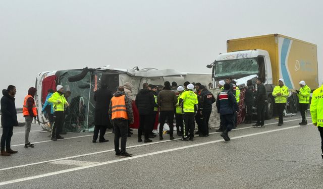 Malatya'da yolcu otobüsü devrildi: 4 ölü, 36 yaralı