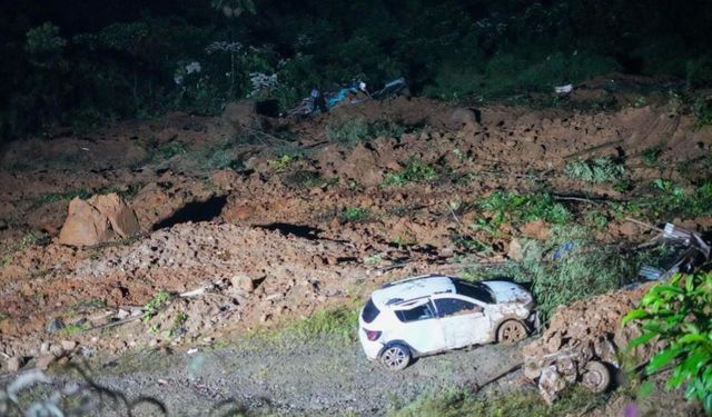 Kolombiya'da otoyolda toprak kayması: 39 kişi öldü