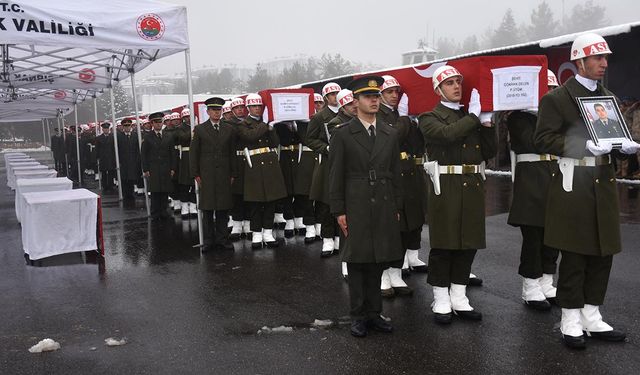 Pençe-Kilit şehitleri için Şırnak'ta tören düzenlendi