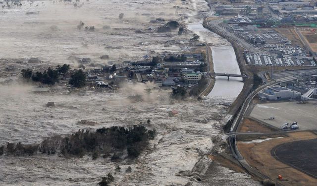 Japonya'da 1,5 saatte 9 deprem: 'Büyük tsunami, derhal kaçın' uyarısı