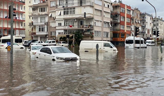 Antalya'da sel can aldı