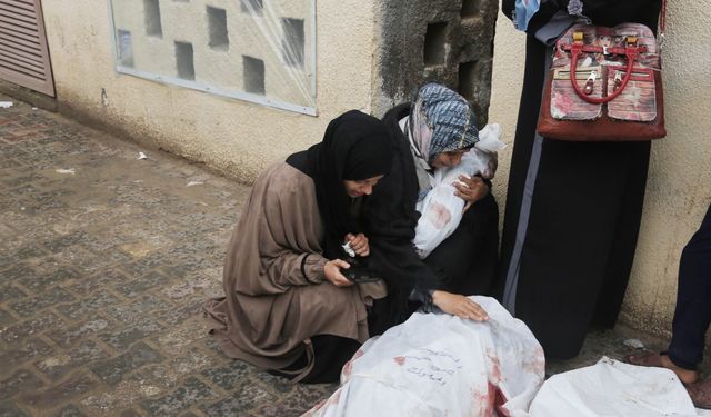 İşgalci İsrail Gazze Şeridi'nde bir evi bombaladı, 6 Filistinli şehit oldu