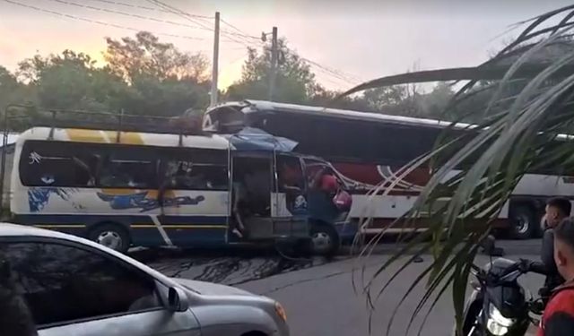 Honduras'ta iki otobüs çarpıştı: 19 ölü, 11 yaralı