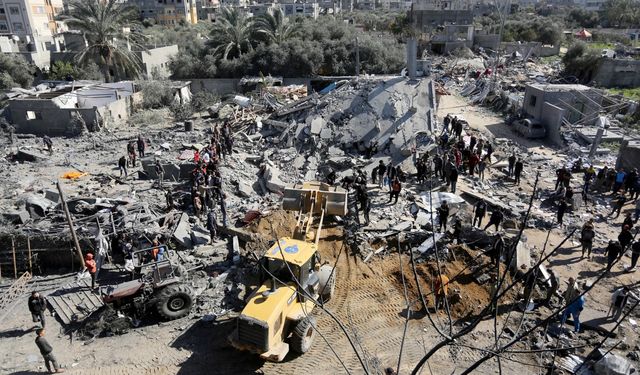 İşgalci İsrail, Gazze Şeridi'ni gece boyunca yoğun şekilde bombaladı