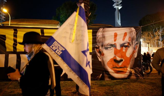 Netanyahu, Holokost Anma Merkezi'nde protesto edildi