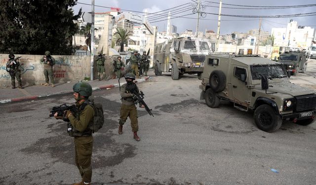 Katil İsrail askerleri Batı Şeria'da Filistinli bir çocuğu şehit etti
