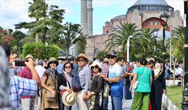 Yılın ilk iki ayında turist sayısı 4,3 milyonu geçti