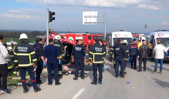 Tekirdağ'da tır ile minibüs çarpıştı: 5 ölü, 10 yaralı