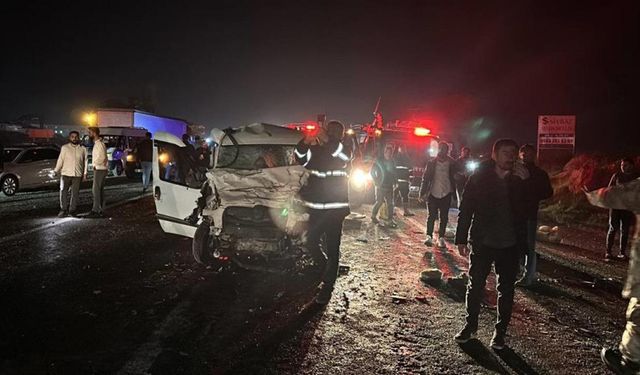 Şanlıurfa'da zincirleme kaza: 3 ölü, 6 yaralı