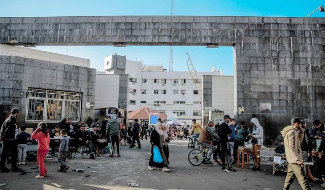 Gazze Hükümeti: İşgalci İsrail Şifa Hastanesini bombalayıp yıkmakla tehdit ediyor