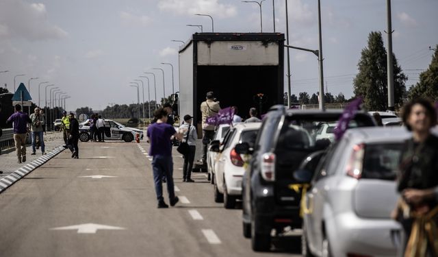 Siyonist İsrail güçleri, aktivistlerin Gazze'ye insani yardım ulaştırmasını engelledi