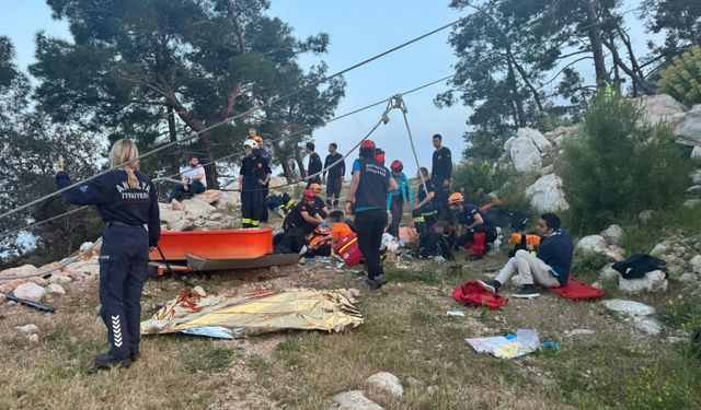 Antalya'da teleferikte mahsur kalan 137 kişi kurtarıldı