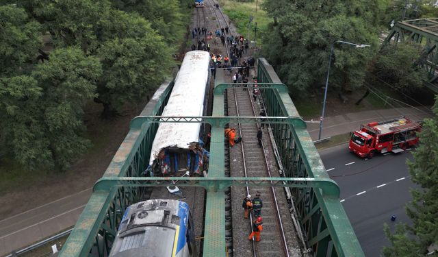 Arjantin'de iki tren çarpıştı: 60 yaralı