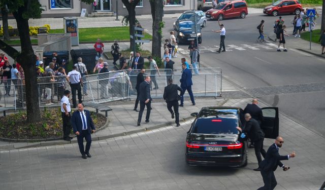 Slovakya Başbakanı silahlı saldırıda yaralandı