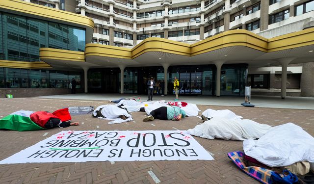 Hollanda'da Temsilciler Meclisi önünde, Siyonist İsrail'in saldırıları protesto edildi