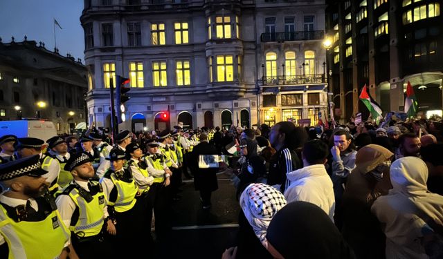 İşgalci İsrail'in Refah'a yönelik saldırıları Londra'da protesto edildi