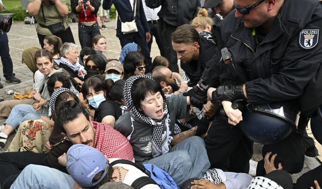 Almanya'da polis Filistin destekçilerine müdahale etti