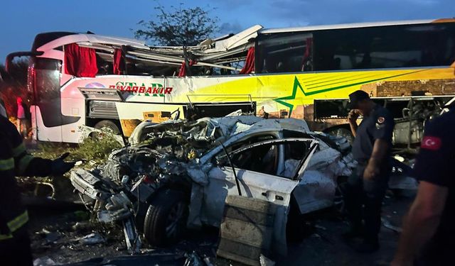 Mersin'deki zincirleme trafik kazasında ölü sayısı 12'ye çıktı