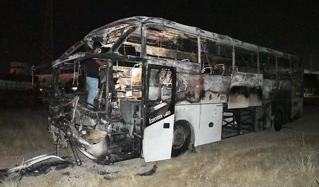 Pakistan'da yolcu otobüs vadiye düştü: 28 kişi öldü