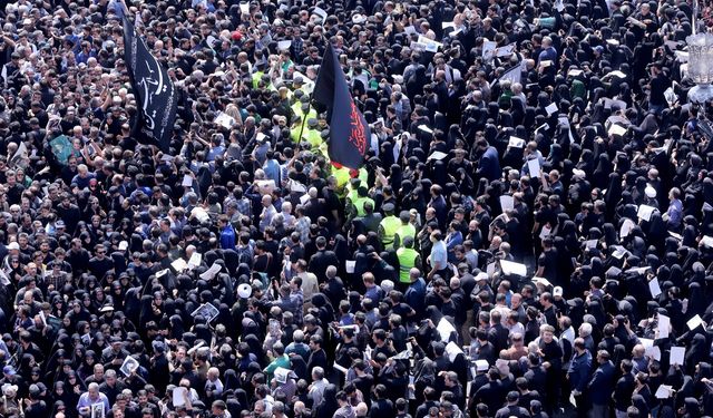 İran Cumhurbaşkanı İbrahim Reisi son yolculuğuna uğurlanıyor