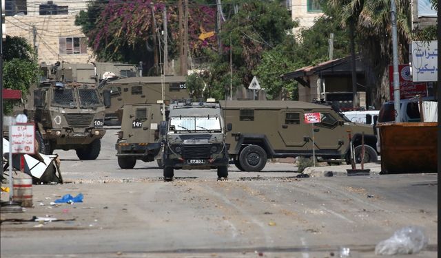 İşgalci İsrail Batı Şeria'nın Tulkerim kentine baskın yaptı