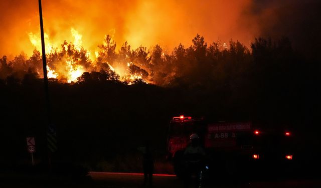 Yangınlardan etkilenen 4 bin 700 kişi güvenli yerlere sevk edildi