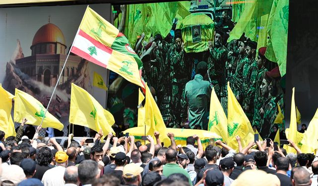 Hizbullah, şehit olan saha komutanı için cenaze töreni düzenledi