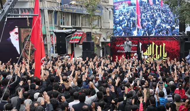 İranlılar Kerbela'nın yasını tutuyor