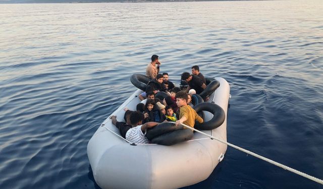 İzmir açıklarında 86 göçmen yakalandı