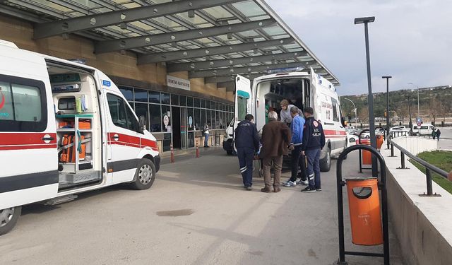 Bodrum'da otomobil ile minibüs çarpıştı: 14 yaralı