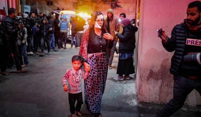 İşgalci İsrail'in Gazze'ye gece boyu düzenlediği saldırılarda 9 Filistinli şehit oldu