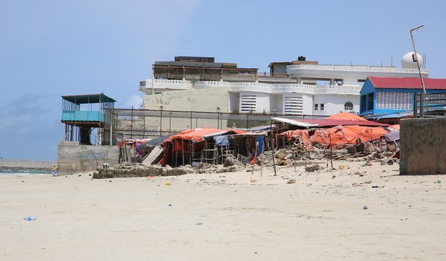 Somali'de bir plaj ve otele düzenlenen saldırıda 32 kişi öldü