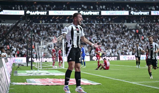 Beşiktaş evinde yeni transferleriyle güldü