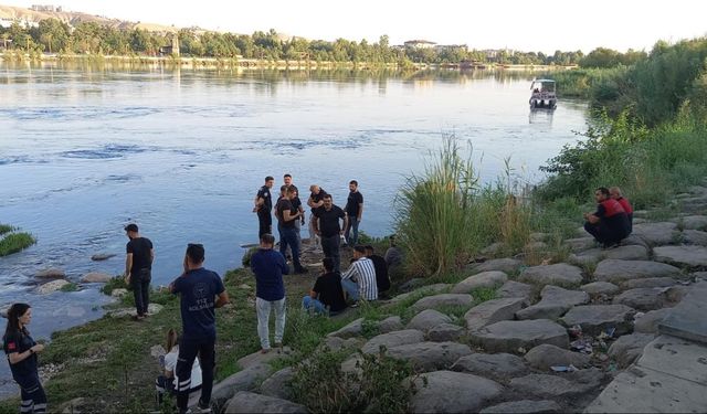 Serinlemek için nehre giren 16 yaşındaki genç boğuldu