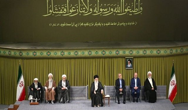 Ayetullah Hamanei, İslam ülkelerinin İran’daki büyükelçileri ile görüştü