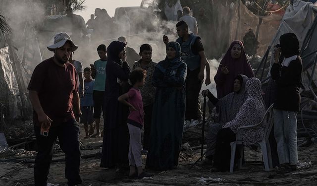 Katil İsrail, Gazze'nin kuzeyinde Filistinlileri tehcir saldırılarına 19 gündür devam ediyor