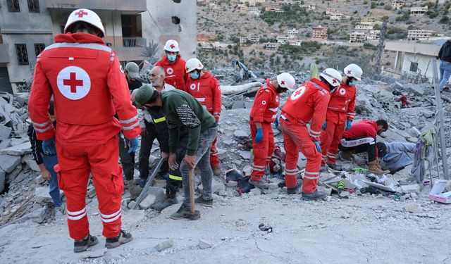 Katil İsrail'in Lübnan'a saldırılarında 6 sağlık çalışanı şehit oldu