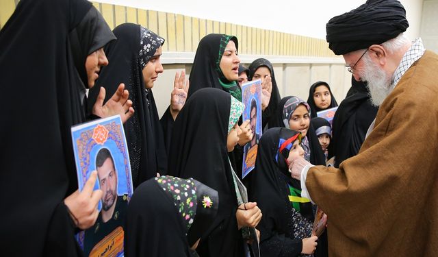 Ayetullah Hamanei: Millet ve ülke için en iyi olanı yapılmalı